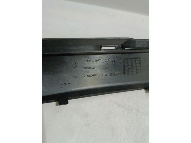 Recambio de moldura para peugeot referencia OEM IAM 1401072977  
