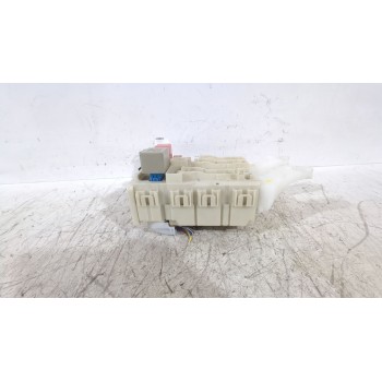 Recambio de caja reles / fusibles para toyota auris (_e15_) 1.6 (zre151_) referencia OEM IAM 8273002140A  