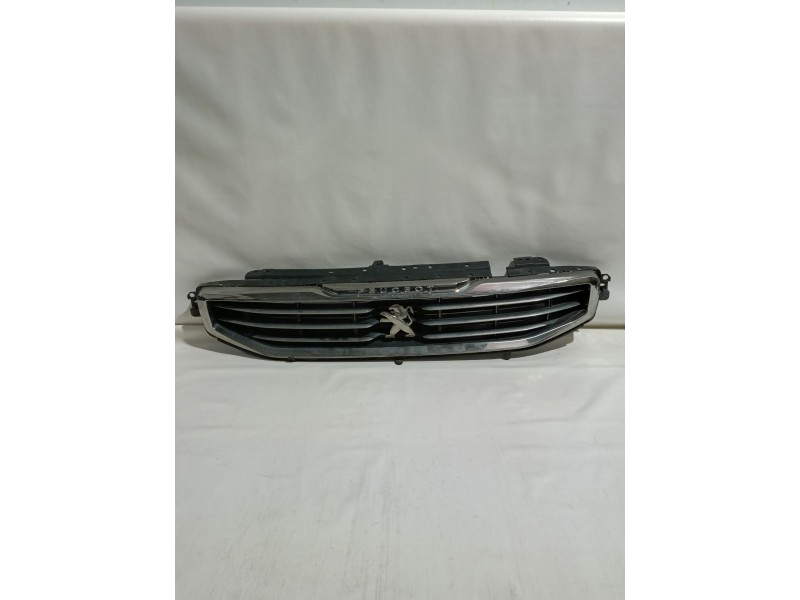Recambio de rejilla paragolpes central para peugeot 508 i (8d_) 2.0 bluehdi 150 referencia OEM IAM 9807631180/9807631077  