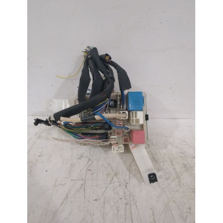 Recambio de caja reles / fusibles para toyota auris (_e15_) 1.33 dual-vvti (nre150_) referencia OEM IAM 8273002D10  
