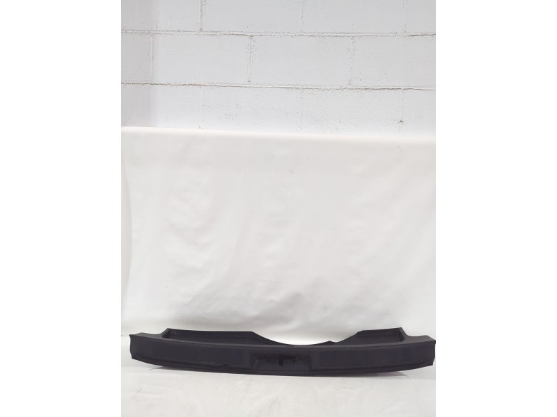 Recambio de moldura para fiat grande punto (199_) 1.4 (199axb11, 199axb1a, 199bxb1a, 199axl1a) referencia OEM IAM 735335686  