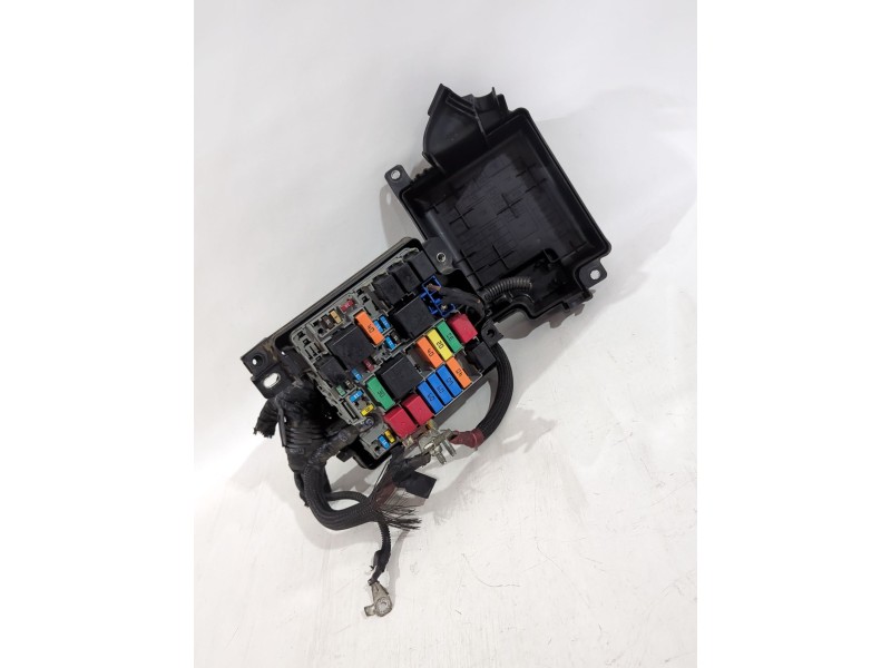 Recambio de caja reles / fusibles para fiat doblo cargo (263_) 1.3 d multijet referencia OEM IAM 51839437  