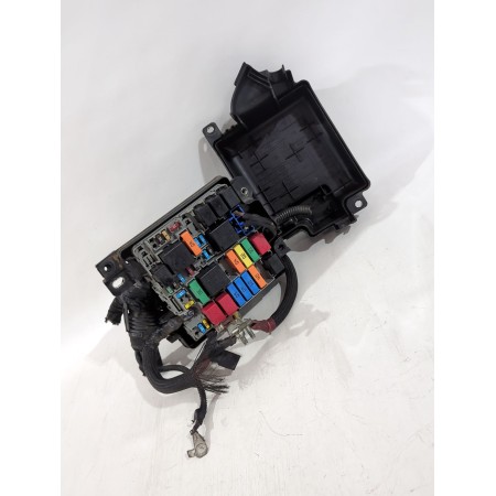Recambio de caja reles / fusibles para fiat doblo cargo (263_) 1.3 d multijet referencia OEM IAM 51839437  