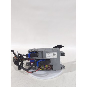 CAJA RELES / FUSIBLES 00520321530 