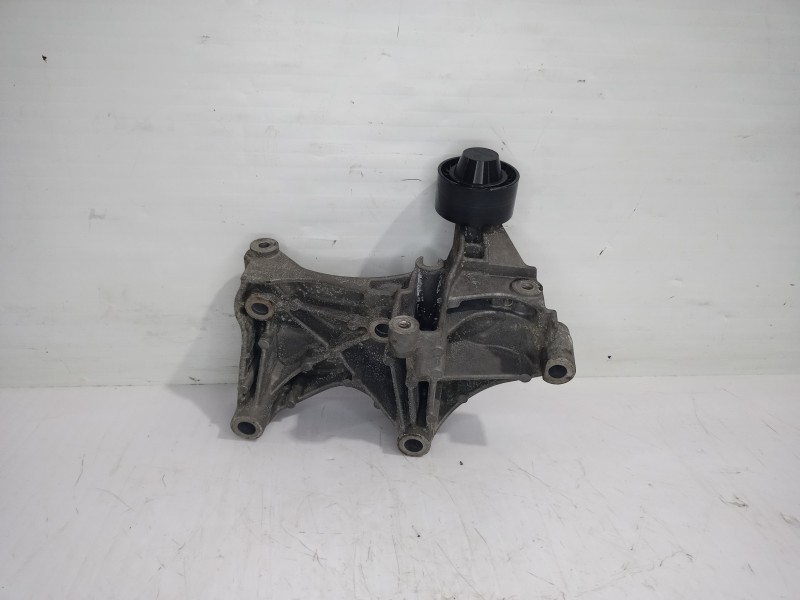 Recambio de soporte alternador para renault trafic furgón l1h1 2,7t referencia OEM IAM 117105124R  