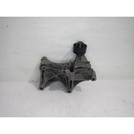 Recambio de soporte alternador para renault trafic furgón l1h1 2,7t referencia OEM IAM 117105124R  