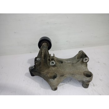 Recambio de soporte alternador para renault trafic furgón l1h1 2,7t referencia OEM IAM 117105124R  