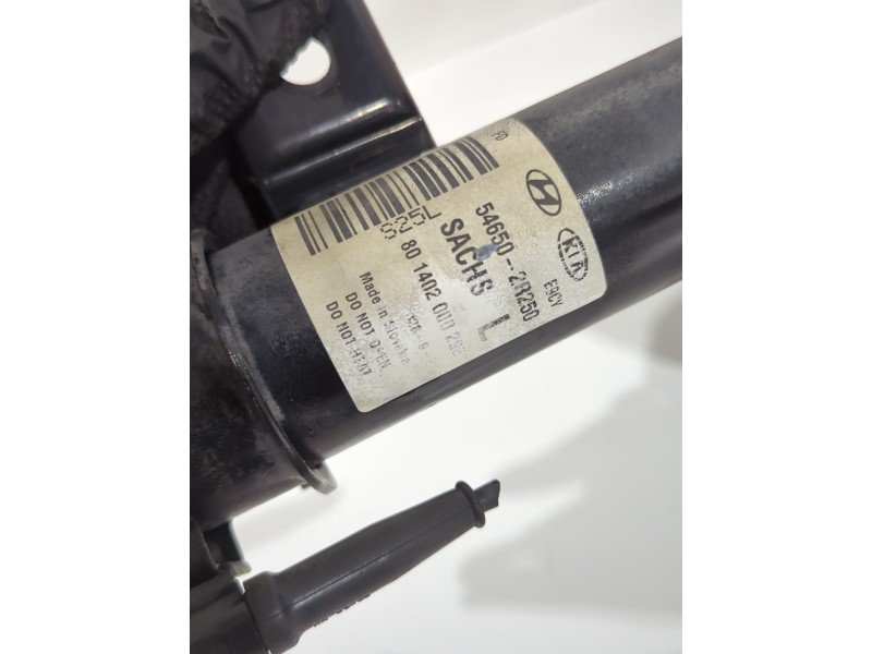 Recambio de amortiguador delantero izquierdo para hyundai i30 (fd) 1.4 referencia OEM IAM 546502R250  