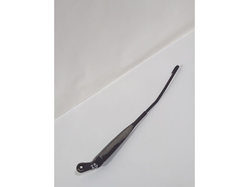 Recambio de brazo limpia delantero izquierdo para ford ka (ru8) 1.3 tdci referencia OEM IAM B420DLHD  