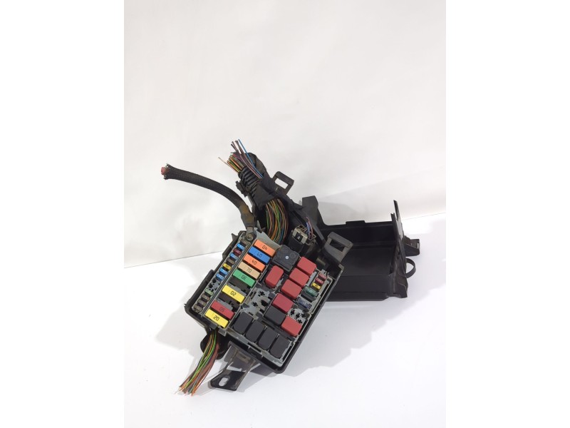 Recambio de caja reles / fusibles para ford ka (ru8) 1.3 tdci referencia OEM IAM 51807660  