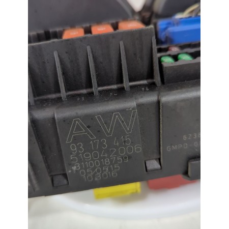 Recambio de caja reles / fusibles para opel vectra c (z02) 2.2 dti 16v (f69) referencia OEM IAM 93173415  
