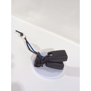 Recambio de enganche cinturon trasero izquierdo para hyundai i30 (fd) 1.4 referencia OEM IAM 898302L700WK  