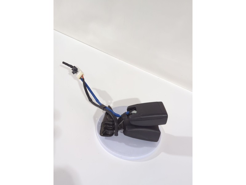 Recambio de enganche cinturon trasero izquierdo para hyundai i30 (fd) 1.4 referencia OEM IAM 898302L700WK  