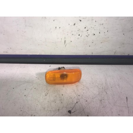 Recambio de piloto lateral derecho para saab 9-3 berlina 2.0 cat referencia OEM IAM 5142807  