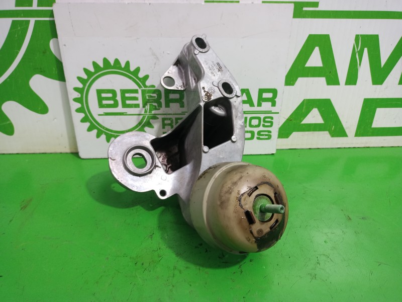 Recambio de soporte motor izquierdo para audi a6 berlina (4f2) 2.4 referencia OEM IAM 4F0199351H  