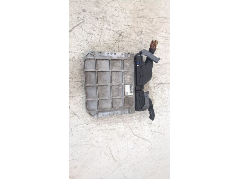 Recambio de centralita motor uce para toyota auris (_e15_) 1.6 (zre151_) referencia OEM IAM 8966102E71  