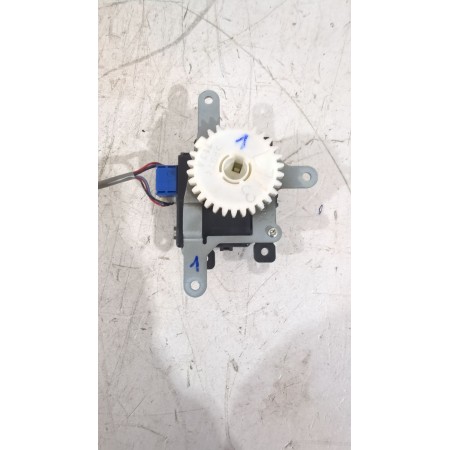 Recambio de motor apertura trampillas para toyota auris (_e15_) 1.6 (zre151_) referencia OEM IAM 0638000920  