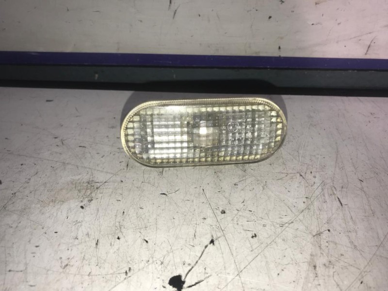 Recambio de piloto lateral izquierdo para volkswagen passat berlina (3b2) 1.9 tdi referencia OEM IAM 1J5949117A  