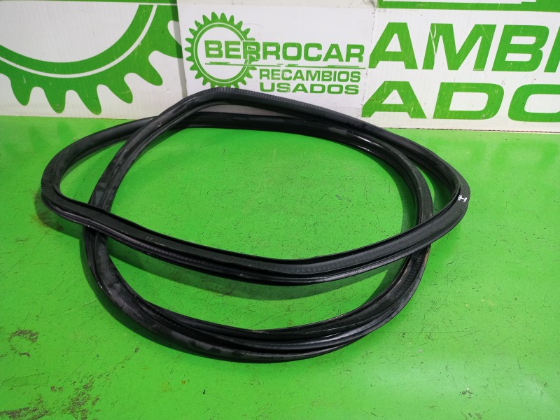 Recambio de goma contorno para opel corsa e expression referencia OEM IAM 13188927  