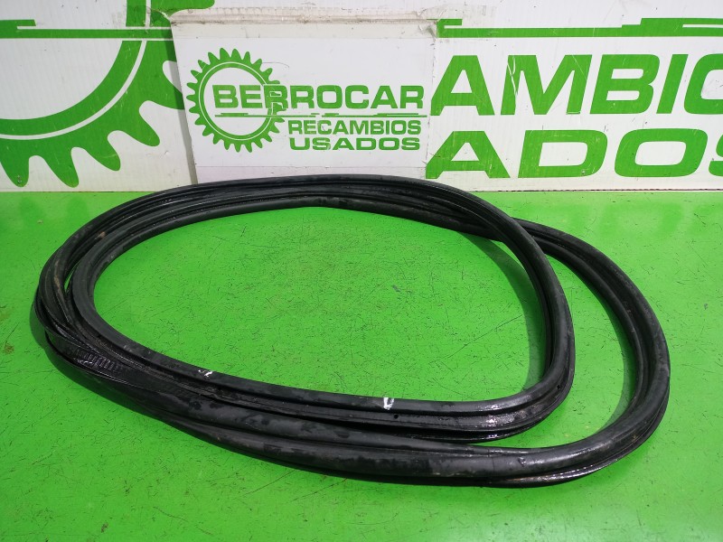 Recambio de goma contorno para opel corsa e expression referencia OEM IAM 13188928  