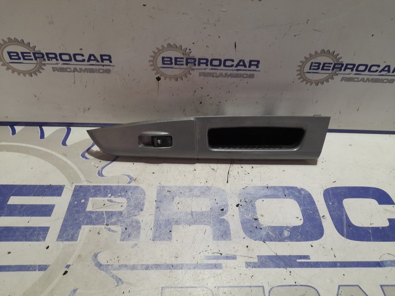 Recambio de mando elevalunas delantero derecho para hyundai getz (tb) 1.5 crdi cat referencia OEM IAM 935801C100  
