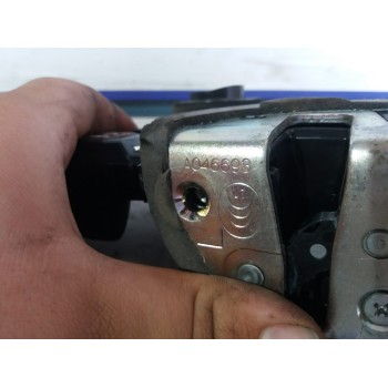Recambio de cerradura puerta delantera izquierda para toyota rav 4 (a3) 2.2 d-4d cat referencia OEM IAM A046693  