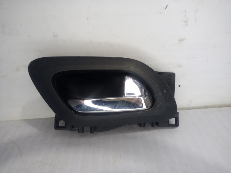 Recambio de maneta interior delantera derecha para peugeot 3008 style referencia OEM IAM 9683446577  