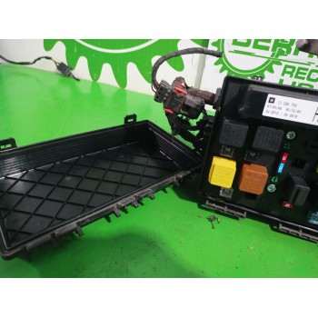 Recambio de caja reles / fusibles para opel zafira b cosmo referencia OEM IAM 13206754  
