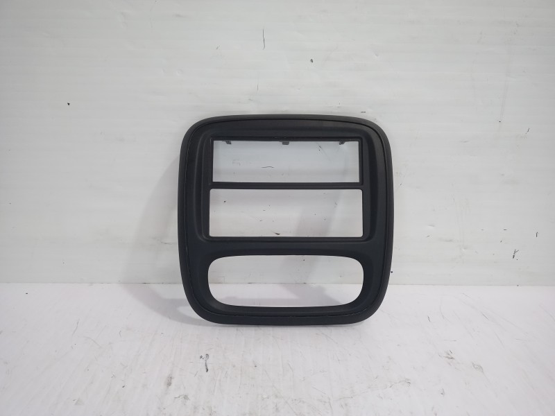 Recambio de moldura para renault trafic furgón l1h1 2,7t referencia OEM IAM 682603912R  