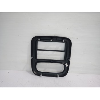 Recambio de moldura para renault trafic furgón l1h1 2,7t referencia OEM IAM 682603912R  