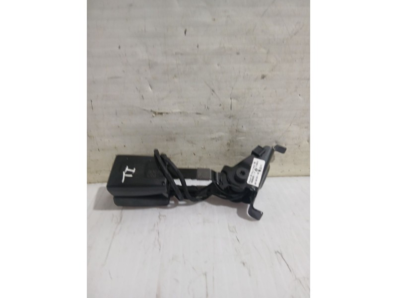 Recambio de enganche cinturon trasero izquierdo para peugeot rifter 1.5 bluehdi 100 referencia OEM IAM 193050450  