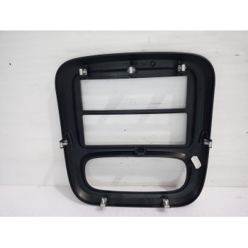 Recambio de moldura para renault trafic furgón l1h1 2,7t referencia OEM IAM 682603912R  