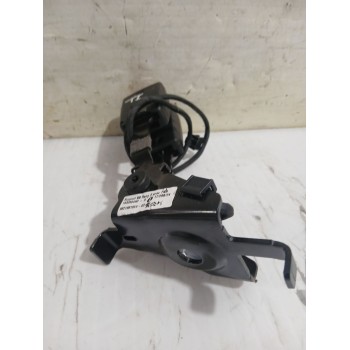 Recambio de enganche cinturon trasero izquierdo para peugeot rifter 1.5 bluehdi 100 referencia OEM IAM 193050450  