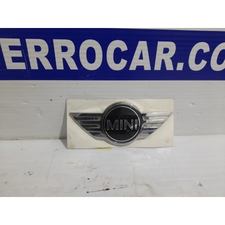 Recambio de emblema para mini clubman (r55) 1.6 16v referencia OEM IAM 27549735114 / 51142754973  