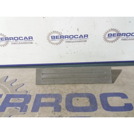 Recambio de moldura para kia sorento 2.5 crdi referencia OEM IAM 858733E000  