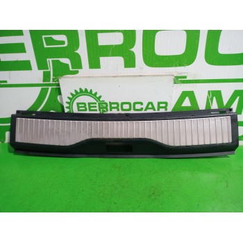 Recambio de guarnecido porton trasero para opel zafira b cosmo referencia OEM IAM 322225228  