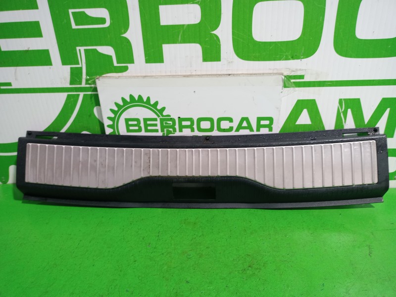Recambio de guarnecido porton trasero para opel zafira b cosmo referencia OEM IAM 322225228  