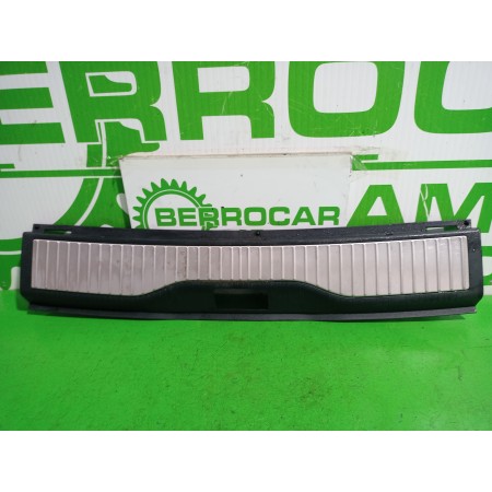 Recambio de guarnecido porton trasero para opel zafira b cosmo referencia OEM IAM 322225228  