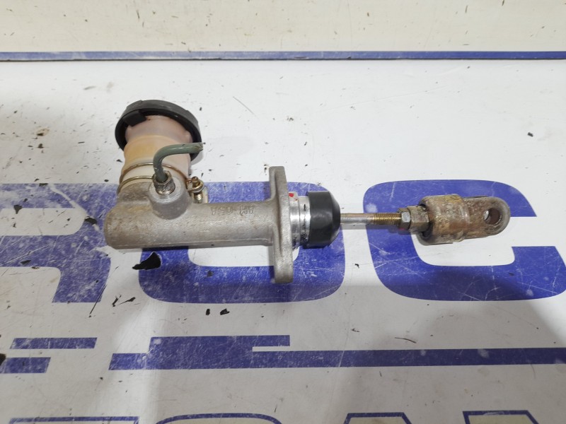 Recambio de bomba de embrague para mitsubishi montero (l040) 2.5 turbodiesel referencia OEM IAM MB012098  