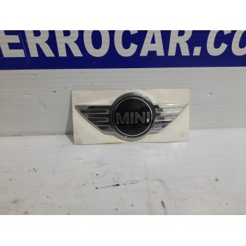 Recambio de emblema para mini clubman (r55) 1.6 16v referencia OEM IAM 27549735114 / 51142754973  