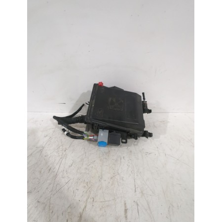 Recambio de caja reles / fusibles para peugeot rifter 1.5 bluehdi 100 referencia OEM IAM 9804848580  