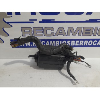 Recambio de caja reles / fusibles para fiat doblo ii cargo (263) 1.3 16v m-jet cat referencia OEM IAM 51867698  