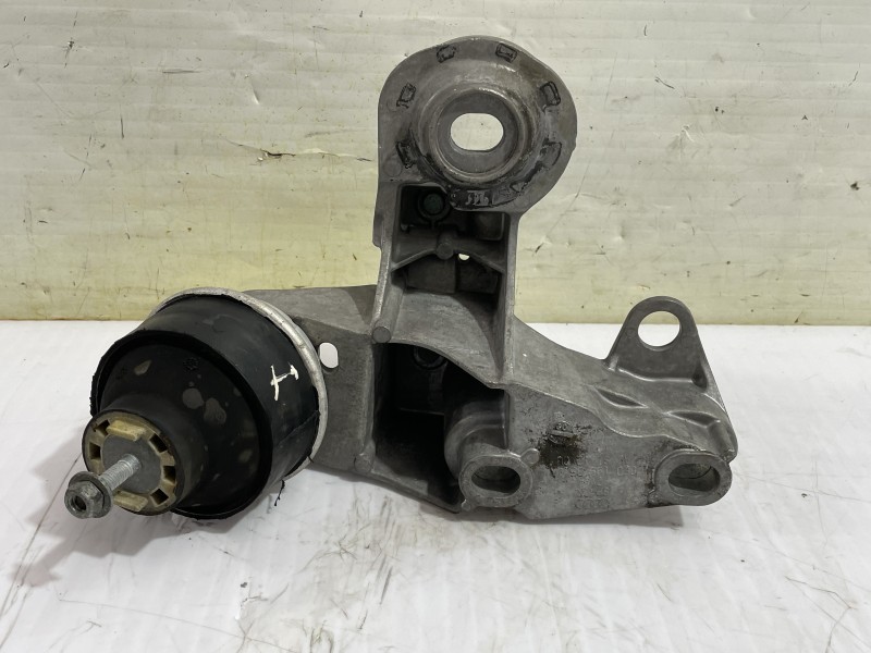 Recambio de soporte motor izquierdo para volkswagen passat berlina (3b3) advance referencia OEM IAM 8E0199351A  