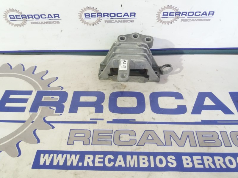 Recambio de soporte motor derecho para opel insignia berlina 2.0 16v cdti referencia OEM IAM 13227717  