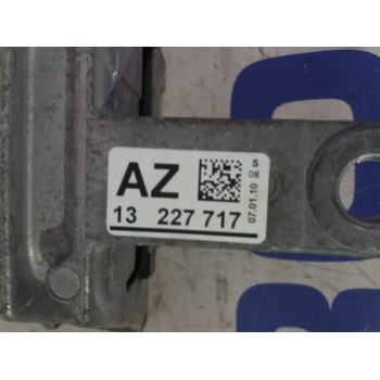 Recambio de soporte motor derecho para opel insignia berlina 2.0 16v cdti referencia OEM IAM 13227717  