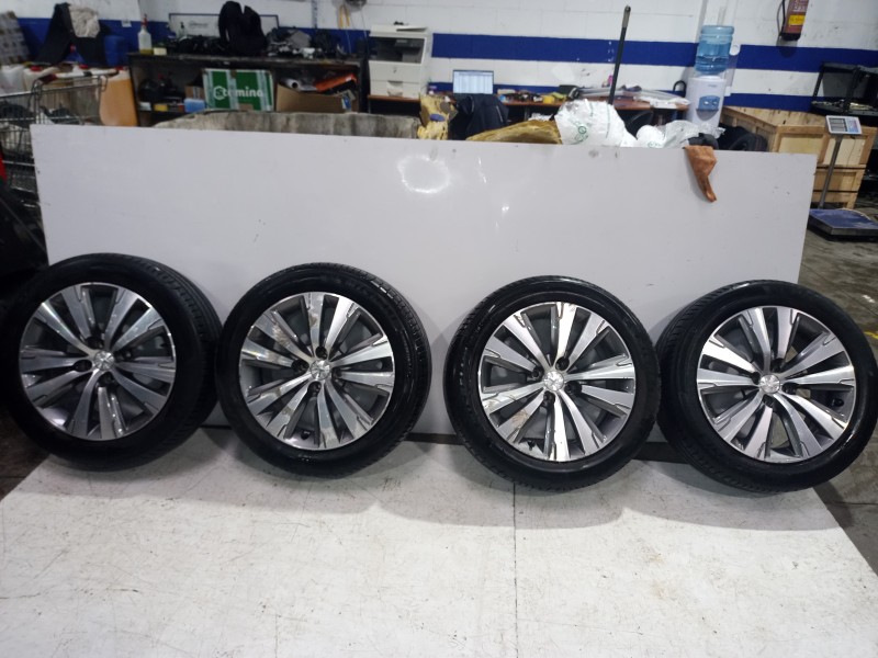 Recambio de juego llantas para peugeot 3008 style referencia OEM IAM 9802462377  