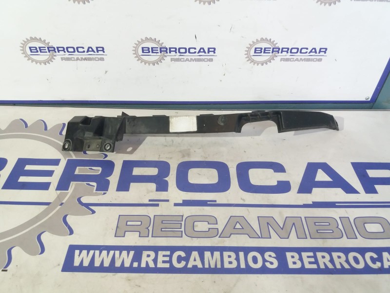 Recambio de soporte faro izquierdo para opel insignia berlina 2.0 16v cdti referencia OEM IAM 13250570  
