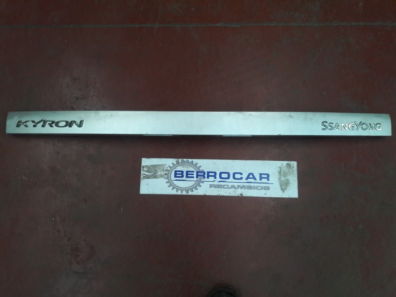 Recambio de moldura para ssangyong kyron 2.0 referencia OEM IAM 7963009010  
