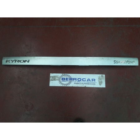 Recambio de moldura para ssangyong kyron 2.0 referencia OEM IAM 7963009010  