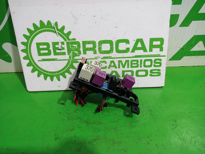 Recambio de caja reles / fusibles para audi a6 berlina (4f2) 2.4 referencia OEM IAM 4F0937503  